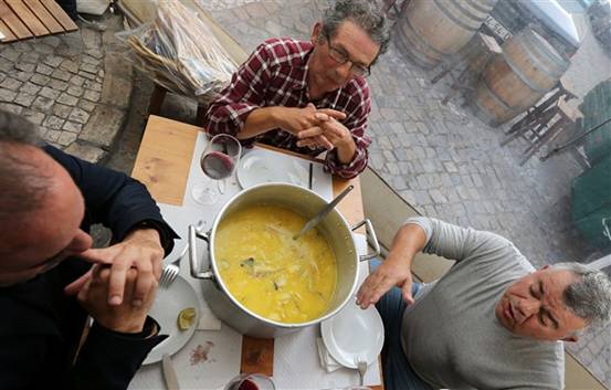 葡萄牙人的“年夜饭”:既是美食 也是传统