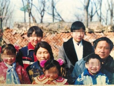 河南农妇坚持追凶17年 最终找到4名杀夫疑犯