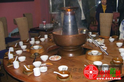 28公斤的铜铸鸳鸯老炊锅