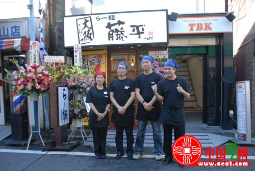 林帮兴开的这家日本大阪风味猪骨汤拉面店