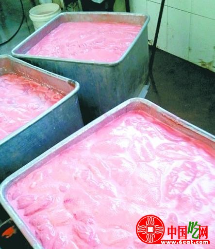 金汉斯烤鸭问题被曝光  鸭脯注料体重翻番