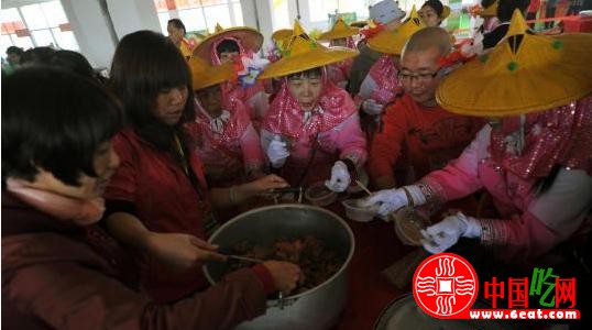 泉港猪脚美食节妙趣横生 赛吃喝玩乐齐上阵