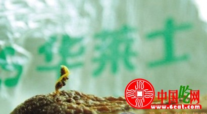 华莱士手扒鸡吃出鸡毛（图）