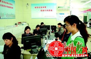 餐馆营业执照难办  得先跑腿办六个证