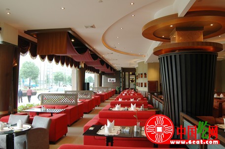 两岸咖啡：咖啡+餐的复合经营模式