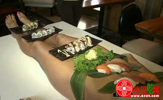 美餐厅全裸人体当餐盘盛寿司（图）