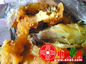 商场炸鸡腿吃出蛆虫  索赔五千遭店家拒绝（图）