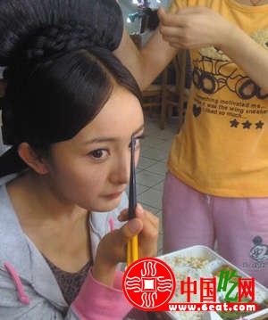 横店饭馆老板专做