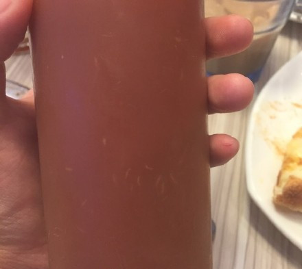 必胜客吃出蛆 网友称果然是“pizza and more”