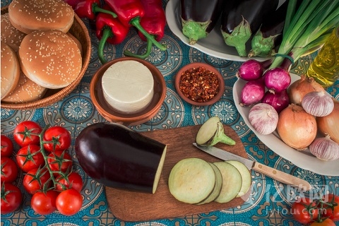 菜筐子网：餐饮供应链O2O看重孰优孰劣