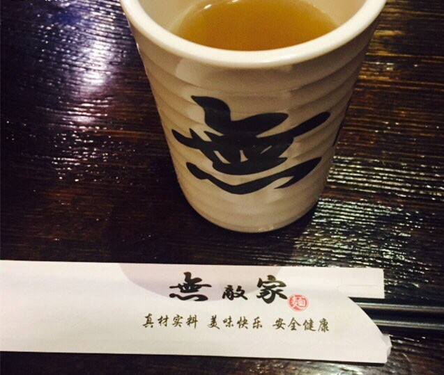 北京女子拉面吃出电池 店家称操作失误