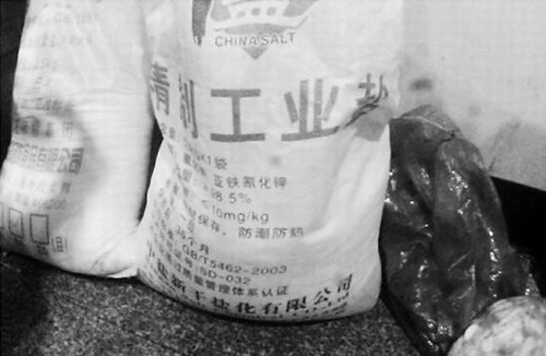 杭州一秘制烤鱼店天天满座 所谓古法是工业盐