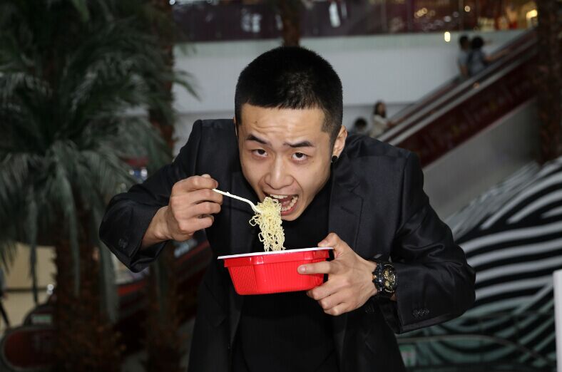 冰桶挑战第二战“呻吟”挑战登陆魔都――康师傅汤大师新品上市