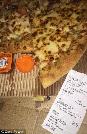 英国必胜客披萨吃出活蟑螂