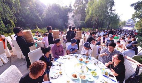 扬州千人早茶意义何在 盘点“人海战术”记录
