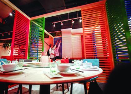 上海一餐厅污水管道爆裂 顾客被淋泔水索赔被拒