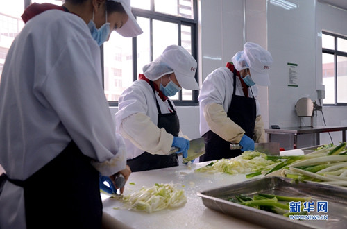 探秘青运会餐饮 食材是如何走上运动员餐桌的？