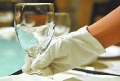 消毒后可能被二次污染 成都众餐企调改餐具上桌流程