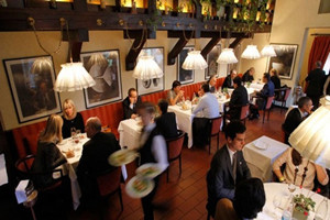 纽约部分大餐馆将取消小费制 老板称有助公平分配