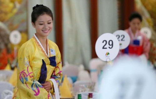颜值爆表！18岁朝鲜最美女服务员走红