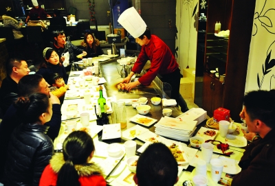 武汉百货卖场餐馆占比过半 甚至层层有吃的