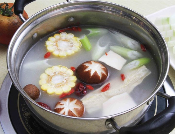 火锅内捞出电池 店家只愿承担三五百元费用