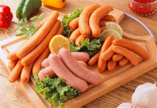 广东禁学校食堂把火腿肠当肉