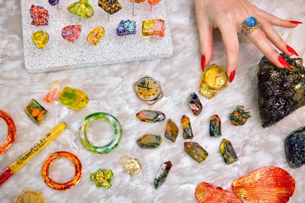 不管做的是胸罩、蛋糕还是糖 她都令人捉摸不透