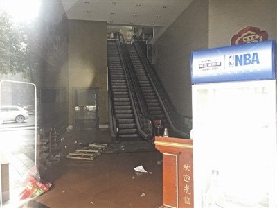 成都明星店矮冬瓜火锅总店关门 工资还没发